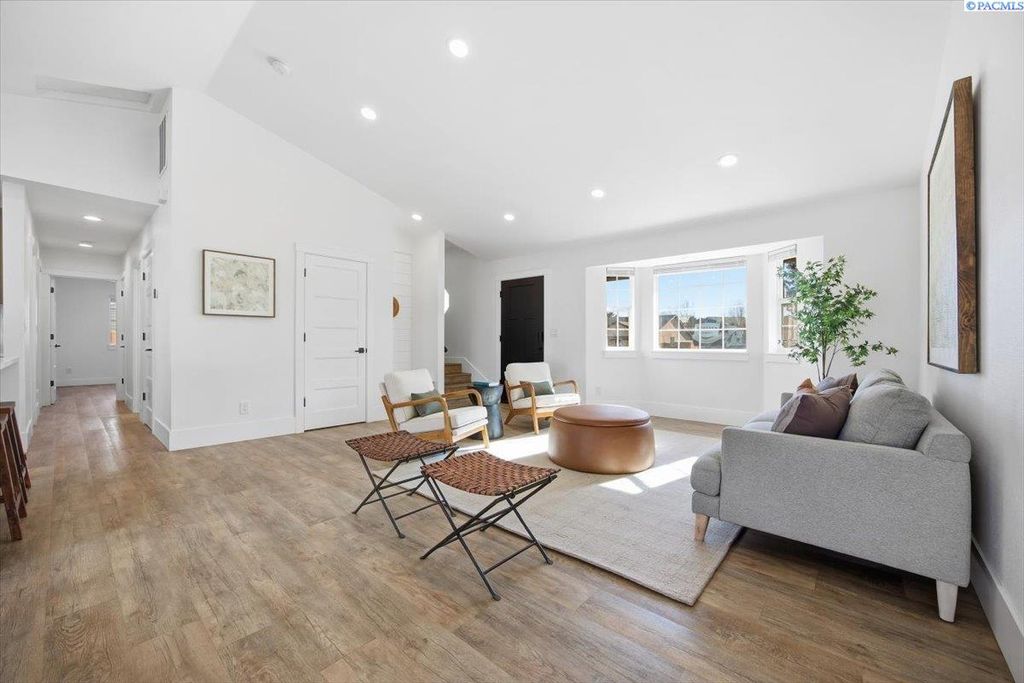 Photo of 410 W 49th Avenue, Kennewick, WA 99337 (MLS # 290442)