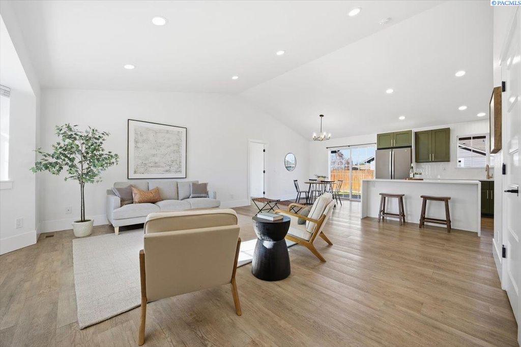 Photo of 410 W 49th Avenue, Kennewick, WA 99337 (MLS # 290442)