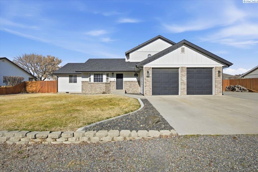 Photo of 410 W 49th Avenue, Kennewick, WA 99337 (MLS # 290442)
