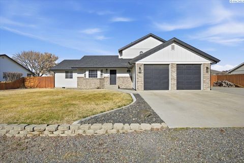 Photo of 410 W 49th Avenue, Kennewick, WA 99337 (MLS # 290442)