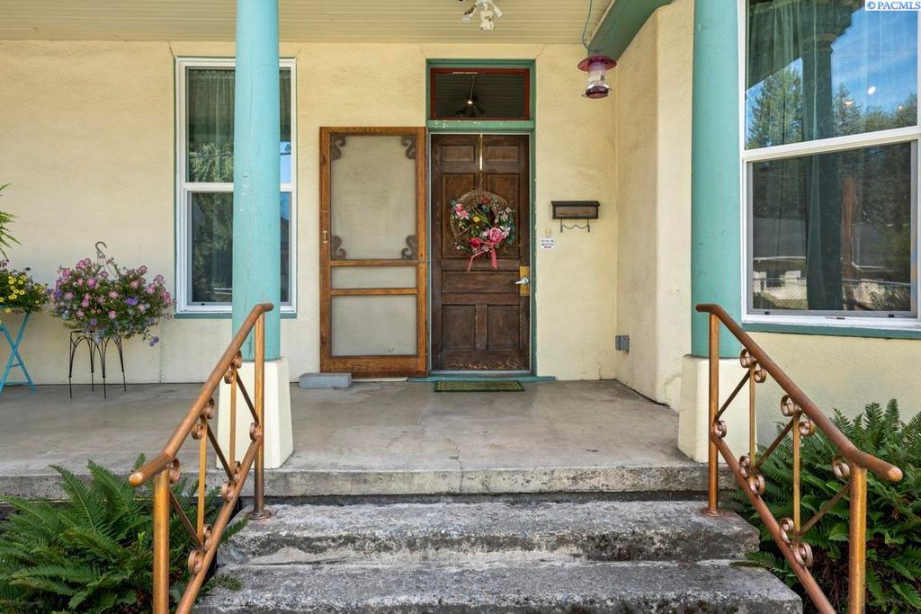 Photo of 108 E Wawawai Street, Colfax, WA 99111 (MLS # 287631)
