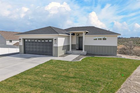 Photo of 2810 Bella Court, Richland, WA 99352 (MLS # 288320)