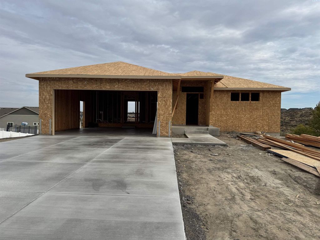 Photo of 2810 Bella Court, Richland, WA 99352 (MLS # 288320)