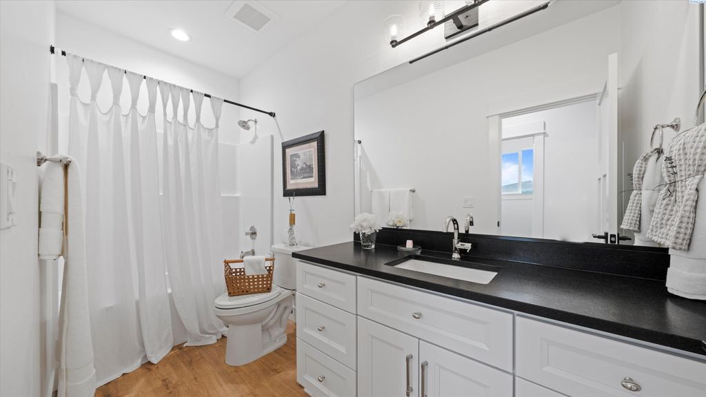 Photo of 2810 Bella Court, Richland, WA 99352 (MLS # 288320)