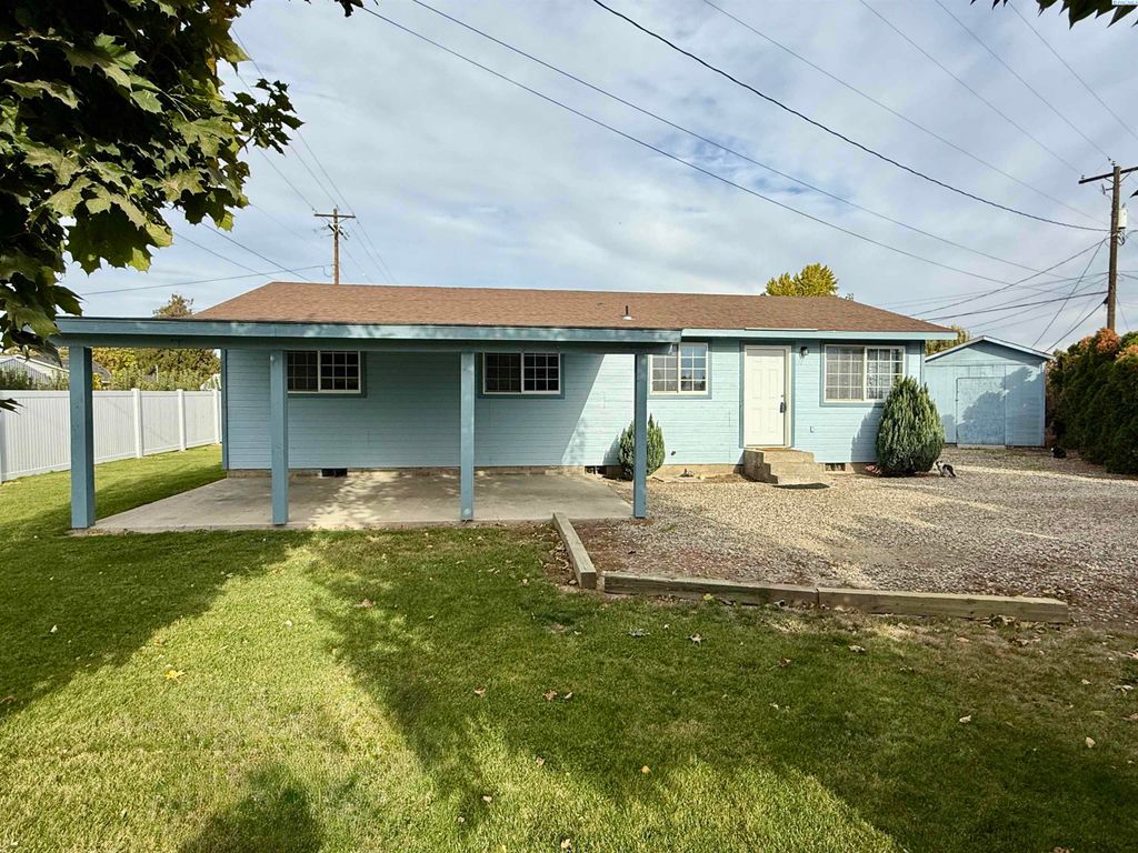 Photo of 211 W First Ave, Granger, WA 98932 (MLS # 288206)
