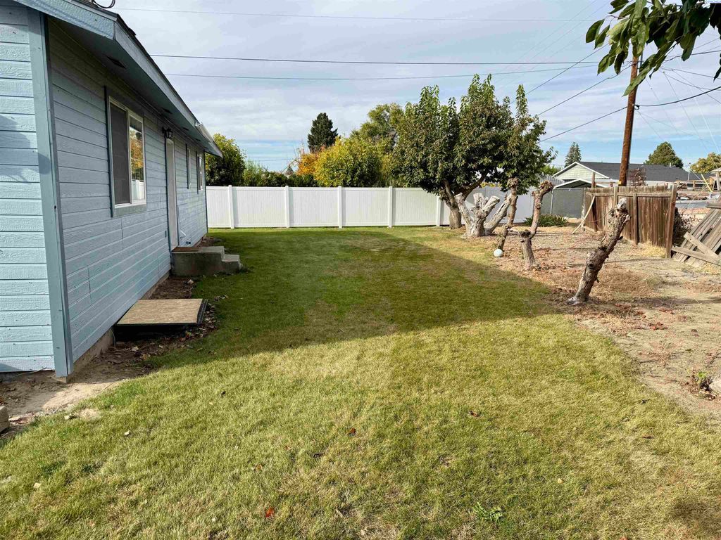 Photo of 211 W First Ave, Granger, WA 98932 (MLS # 288206)