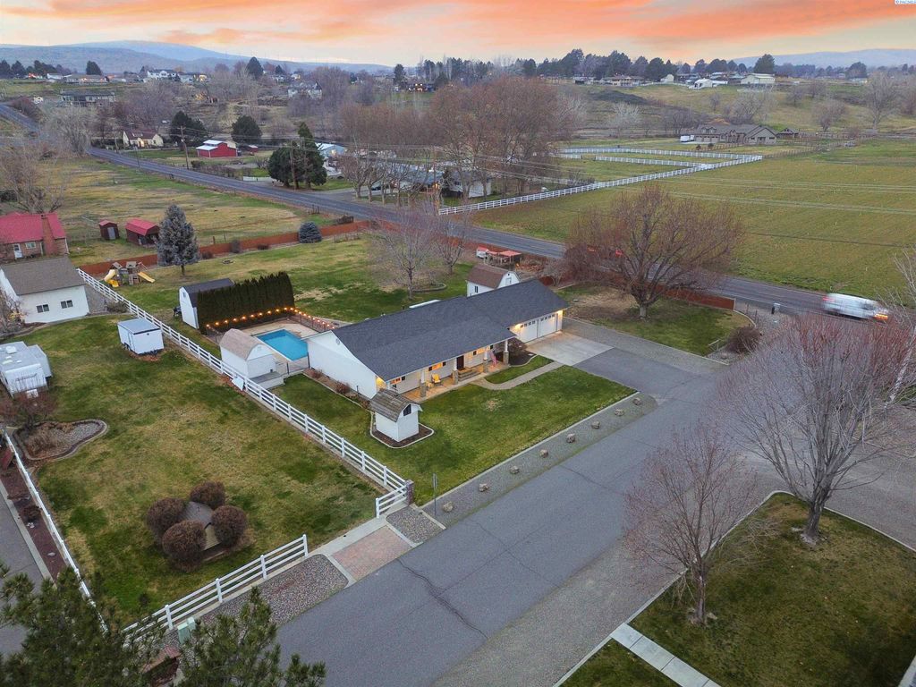 Photo of 192205 E 247 Prse Pr, Kennewick, WA 99337 (MLS # 290133)