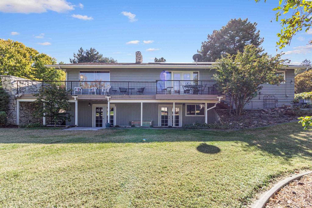 Photo of 2922 S Auburn Place, Kennewick, WA 99337 (MLS # 288284)