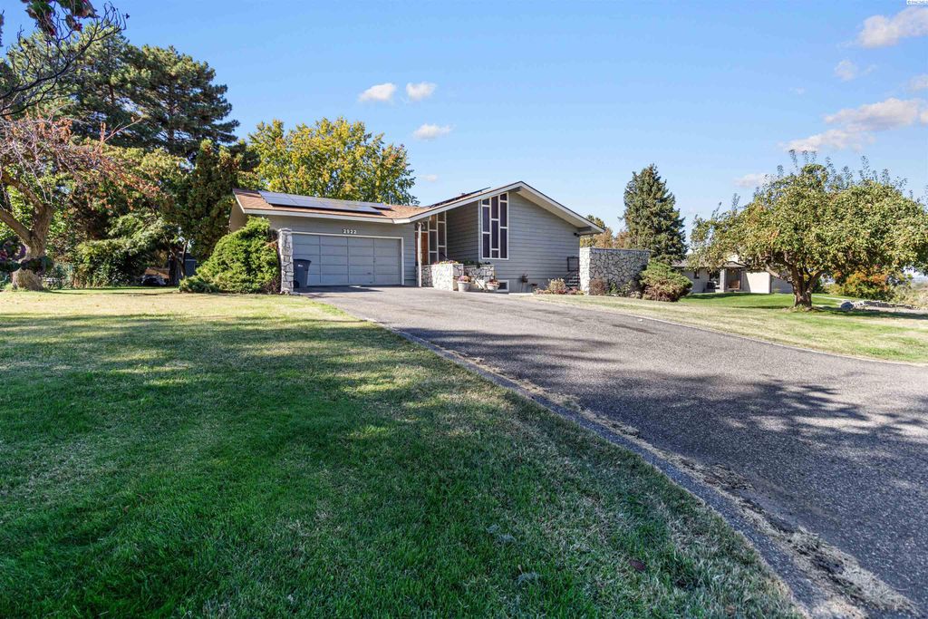 Photo of 2922 S Auburn Place, Kennewick, WA 99337 (MLS # 288284)
