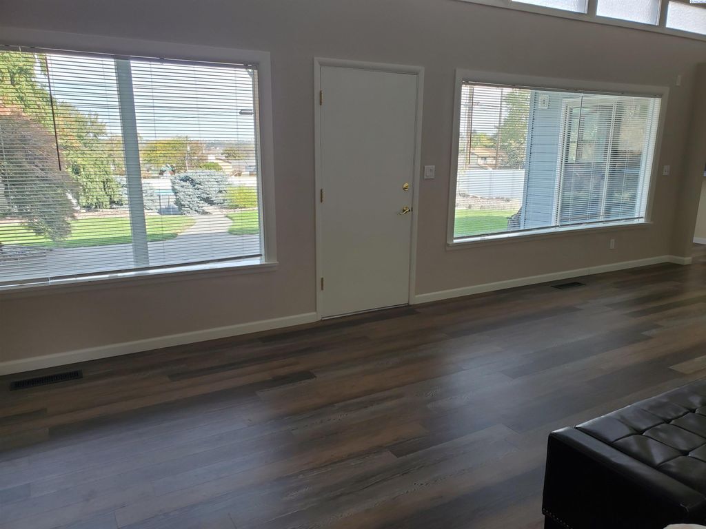 Photo of 6802 W Willamette Ave, Kennewick, WA 99336 (MLS # 287863)