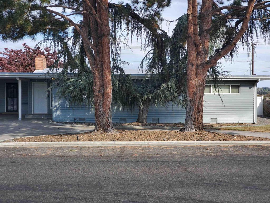 Photo of 6802 W Willamette Ave, Kennewick, WA 99336 (MLS # 287863)