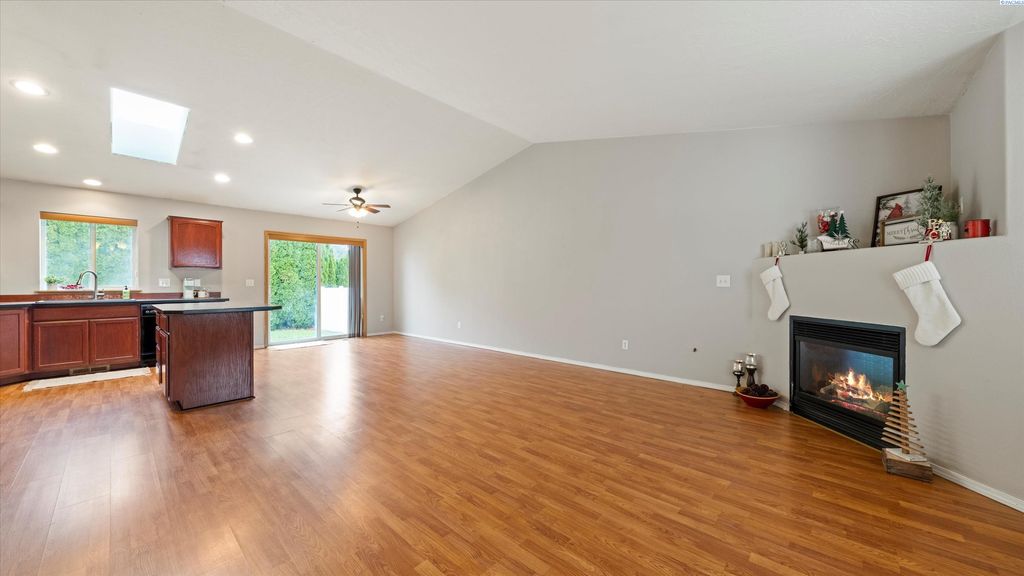 Photo of 1580 Foxglove Ave, Richland, WA 99352 (MLS # 289206)