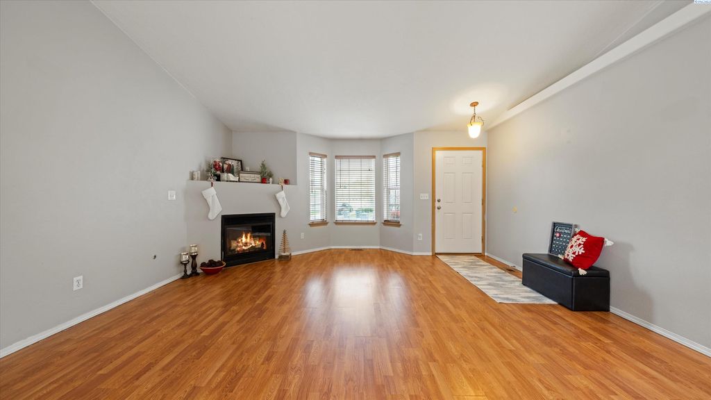 Photo of 1580 Foxglove Ave, Richland, WA 99352 (MLS # 289206)