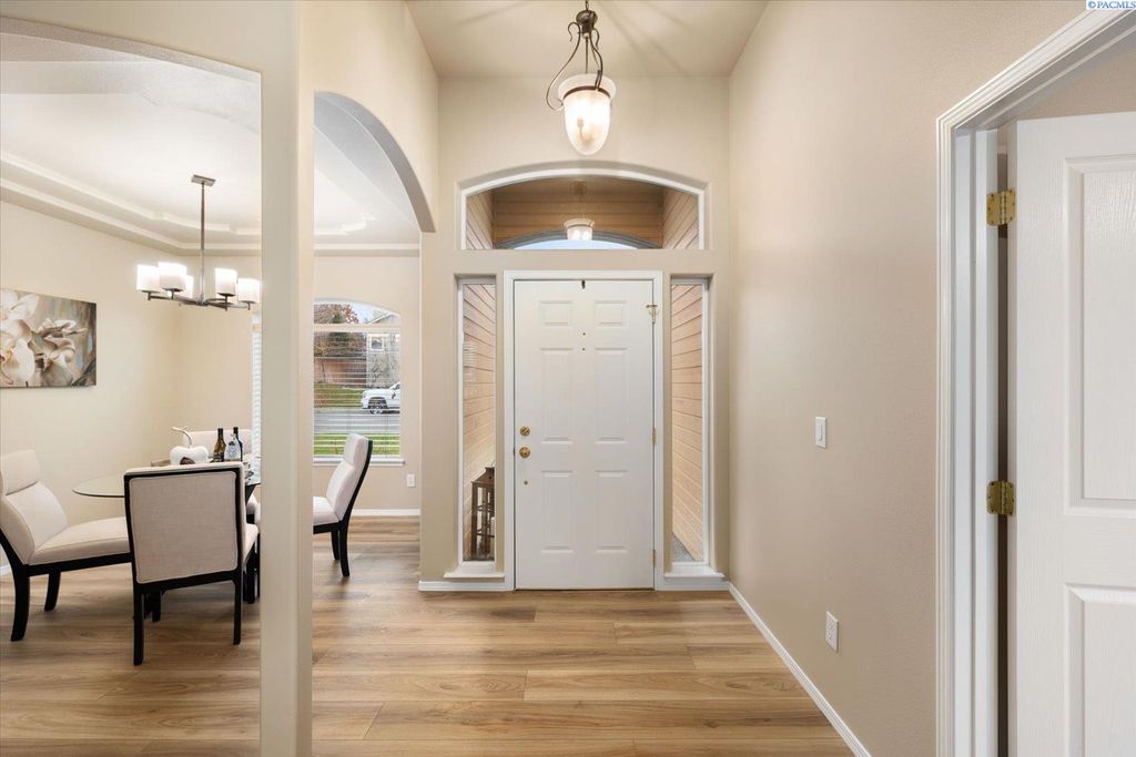 Photo of 1730 Sagewood Street, Richland, WA 99352 (MLS # 289204)