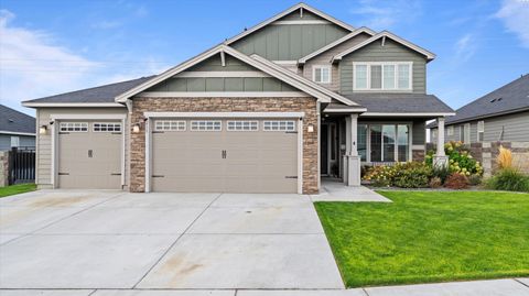 Photo of 611 Annapurna Ave, West Richland, WA 99353 (MLS # 287960)