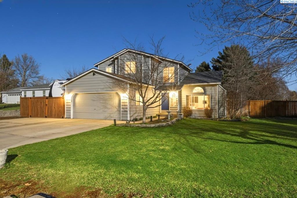 Photo of 460 E Edison St, Connell, WA 99326 (MLS # 290439)