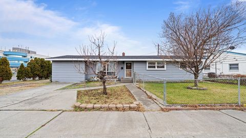 Photo of 1001 S Benton St, Kennewick, WA 99336 (MLS # 289356)