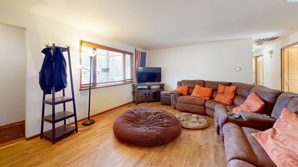 Photo of 1310 NW Haven Circle, Pullman, WA 99163 (MLS # 291180)