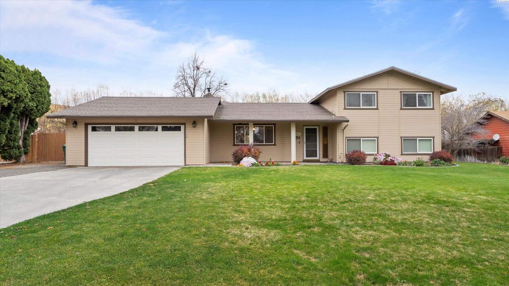 Photo of 4802 S Kent St, Kennewick, WA 99337 (MLS # 289125)