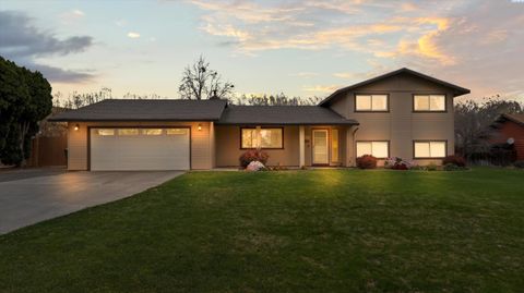 Photo of 4802 S Kent St, Kennewick, WA 99337 (MLS # 289125)