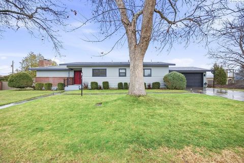 Photo of 2603 S Everett Pl, Kennewick, WA 99337 (MLS # 290753)