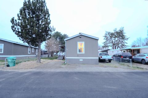 Photo of 203106 E Bowles Rd Space 86 Rd #86, Kennewick, WA 99337 (MLS # 290280)