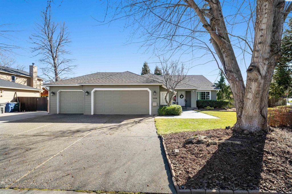 Photo of 1436 Oxford Ave, Richland, WA 99352 (MLS # 290825)