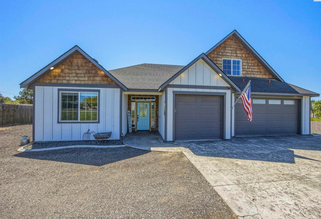 Photo of 2520 Road 64, Pasco, WA 99301 (MLS # 292617)