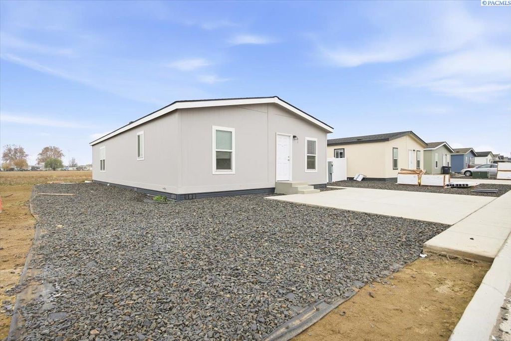 Photo of 2681 E Edison Ave #31, Sunnyside, WA 98944 (MLS # 289444)