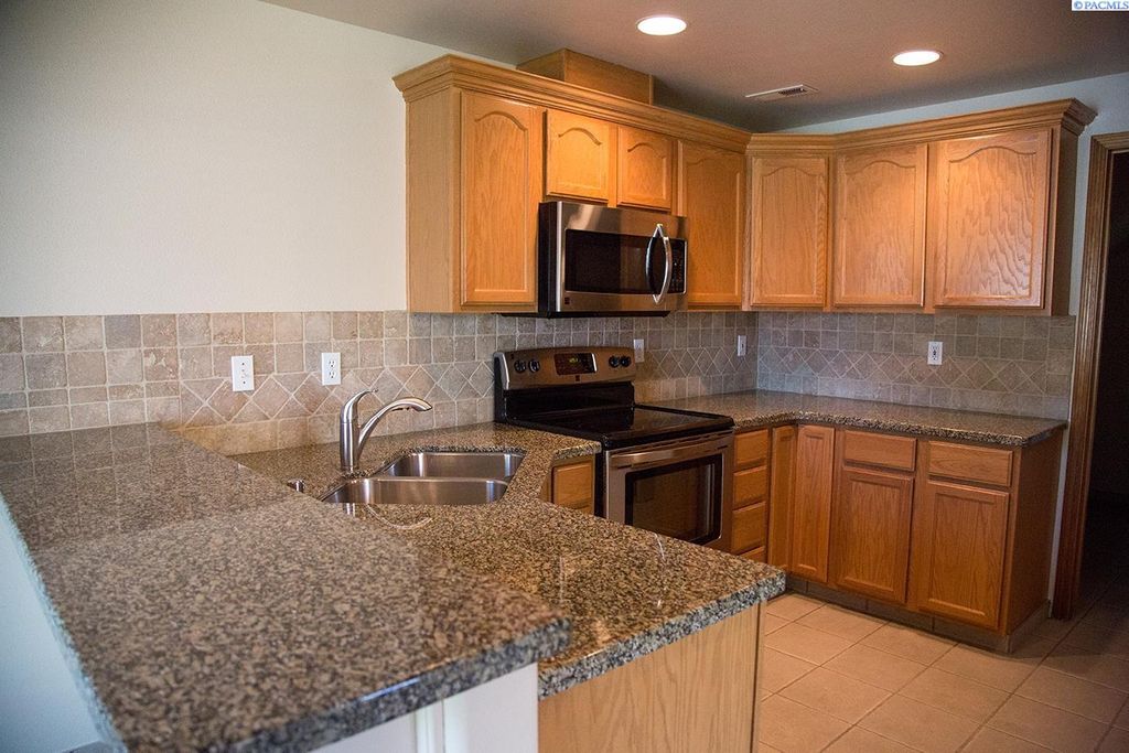 Photo of 379 Columbia Point Drive, Richland, WA 99352 (MLS # 289324)