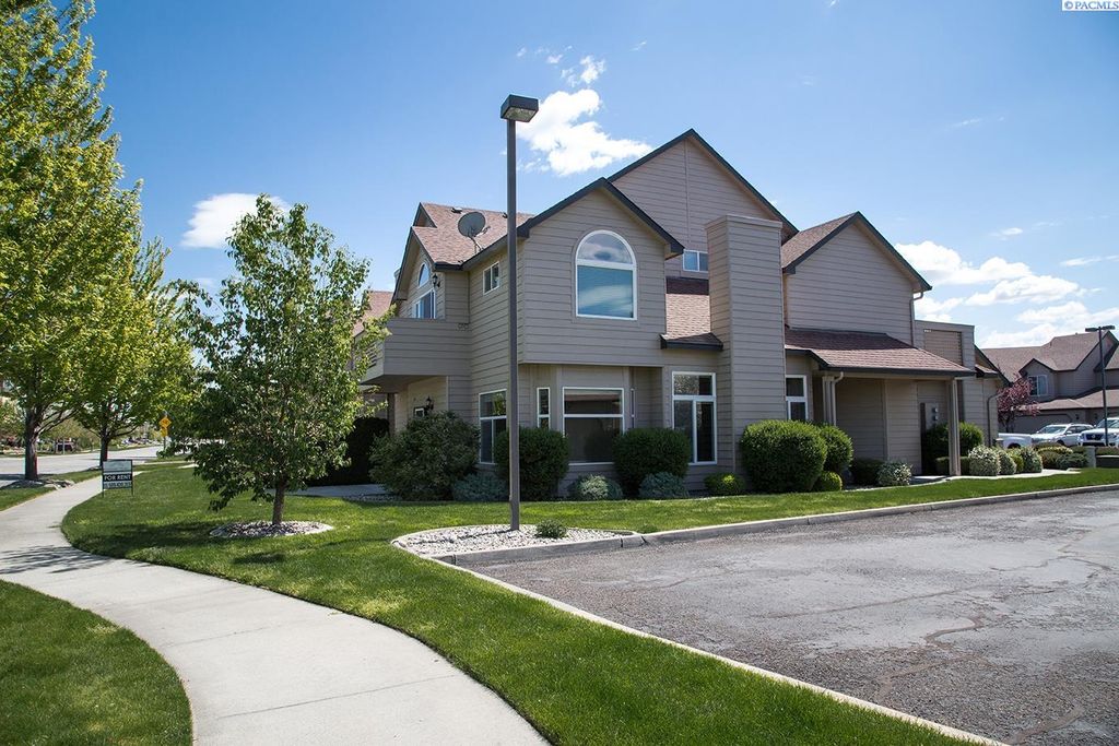 Photo of 379 Columbia Point Drive, Richland, WA 99352 (MLS # 289324)
