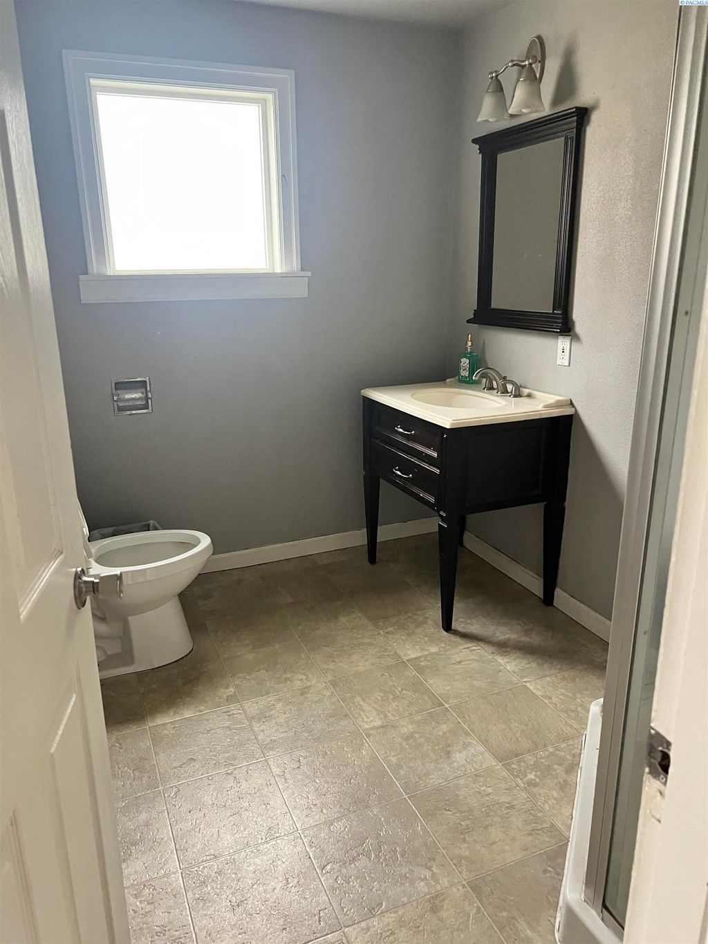 Photo of 103 E Riverside Ave, Sunnyside, WA 98944 (MLS # 289636)