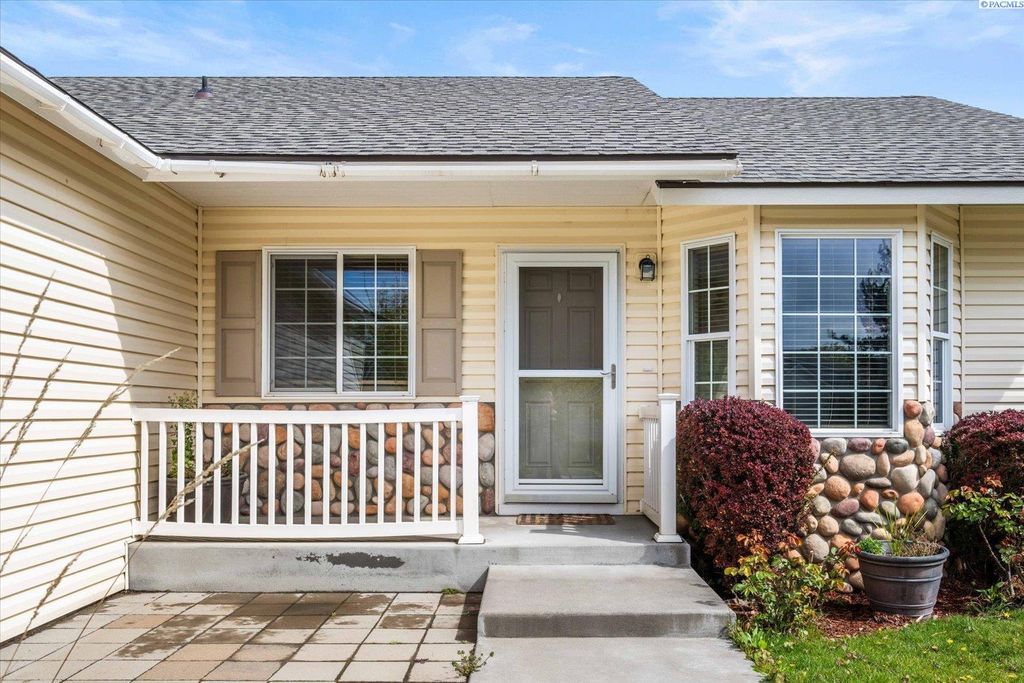 Photo of 1580 Foxglove Ave, Richland, WA 99352 (MLS # 291769)