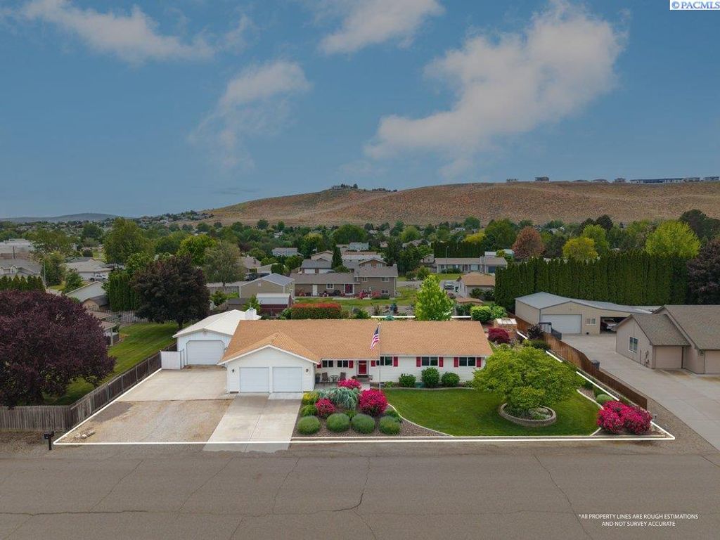Photo of 6307 W 10th Pl, Kennewick, WA 99338 (MLS # 293039)