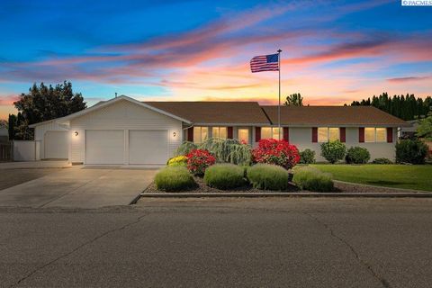 Photo of 6307 W 10th Pl, Kennewick, WA 99338 (MLS # 293039)