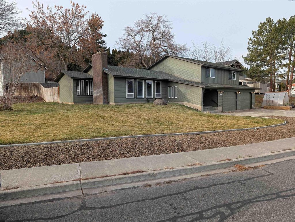 Photo of 277 Adair Dr, Richland, WA 99352 (MLS # 289747)