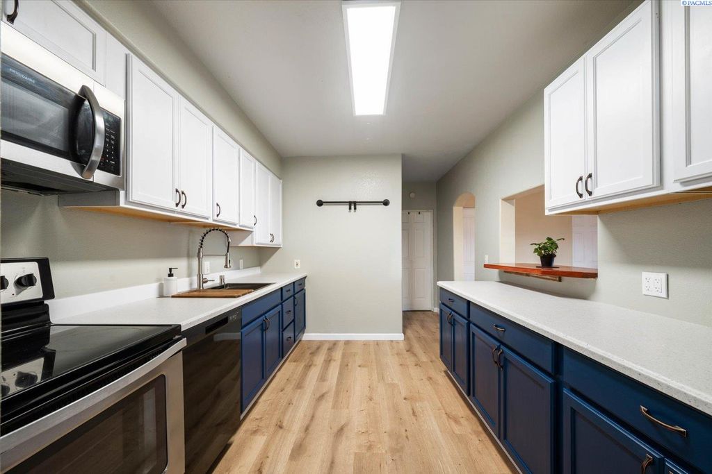 Photo of 406 S Fir St, Kennewick, WA 99336 (MLS # 291260)