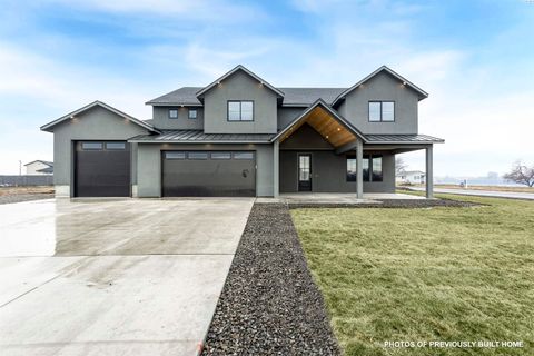 Photo of 1 Lily Lane, Pasco, WA 99301 (MLS # 287063)