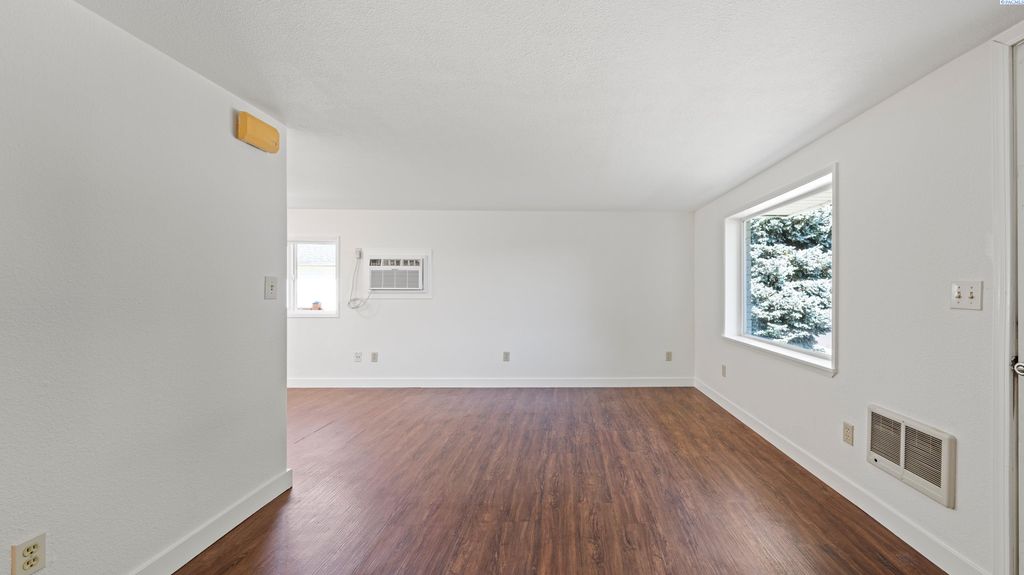 Photo of 513 Winslow Ave, Richland, WA 99352 (MLS # 287671)