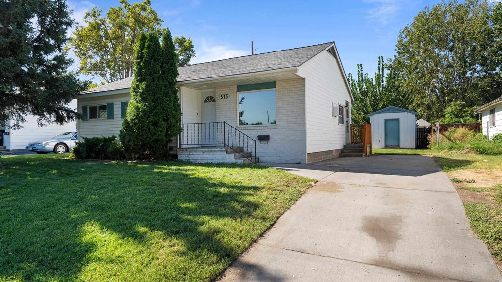 Photo of 513 Winslow Ave, Richland, WA 99352 (MLS # 287671)