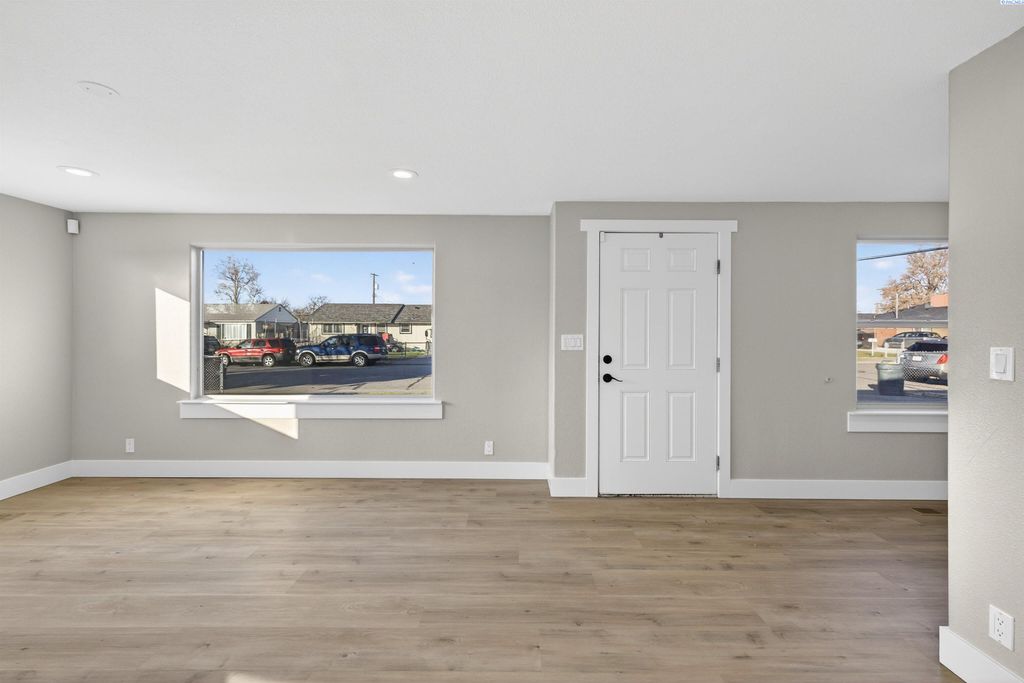 Photo of 1823 N 11th Ave, Pasco, WA 99301 (MLS # 290518)