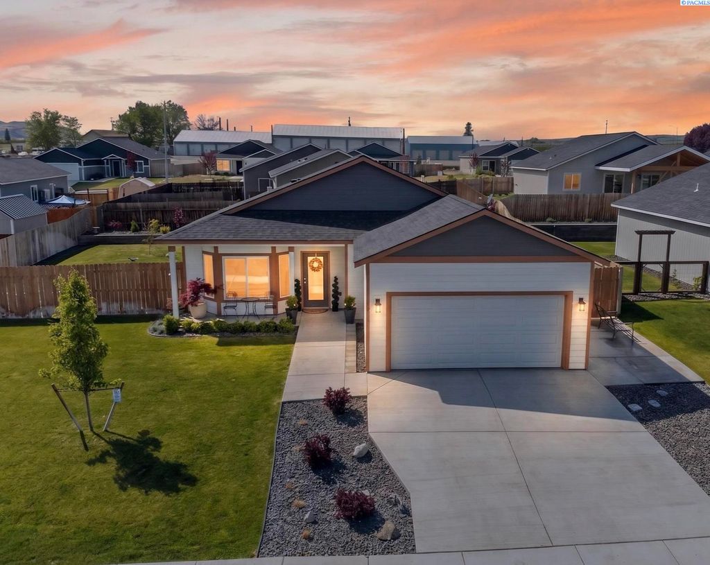 Photo of 1508 NE 12th St, Benton City, WA 99320 (MLS # 292248)