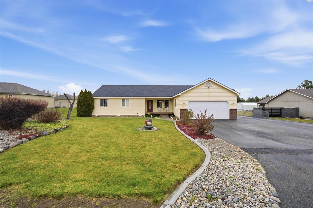 Photo of 3828 Mountain Meadows Ct, West Richland, WA 99353 (MLS # 291280)