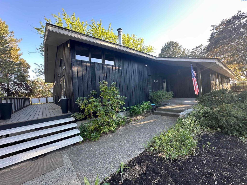 Photo of 733 Snyder St, Richland, WA 99354 (MLS # 292464)