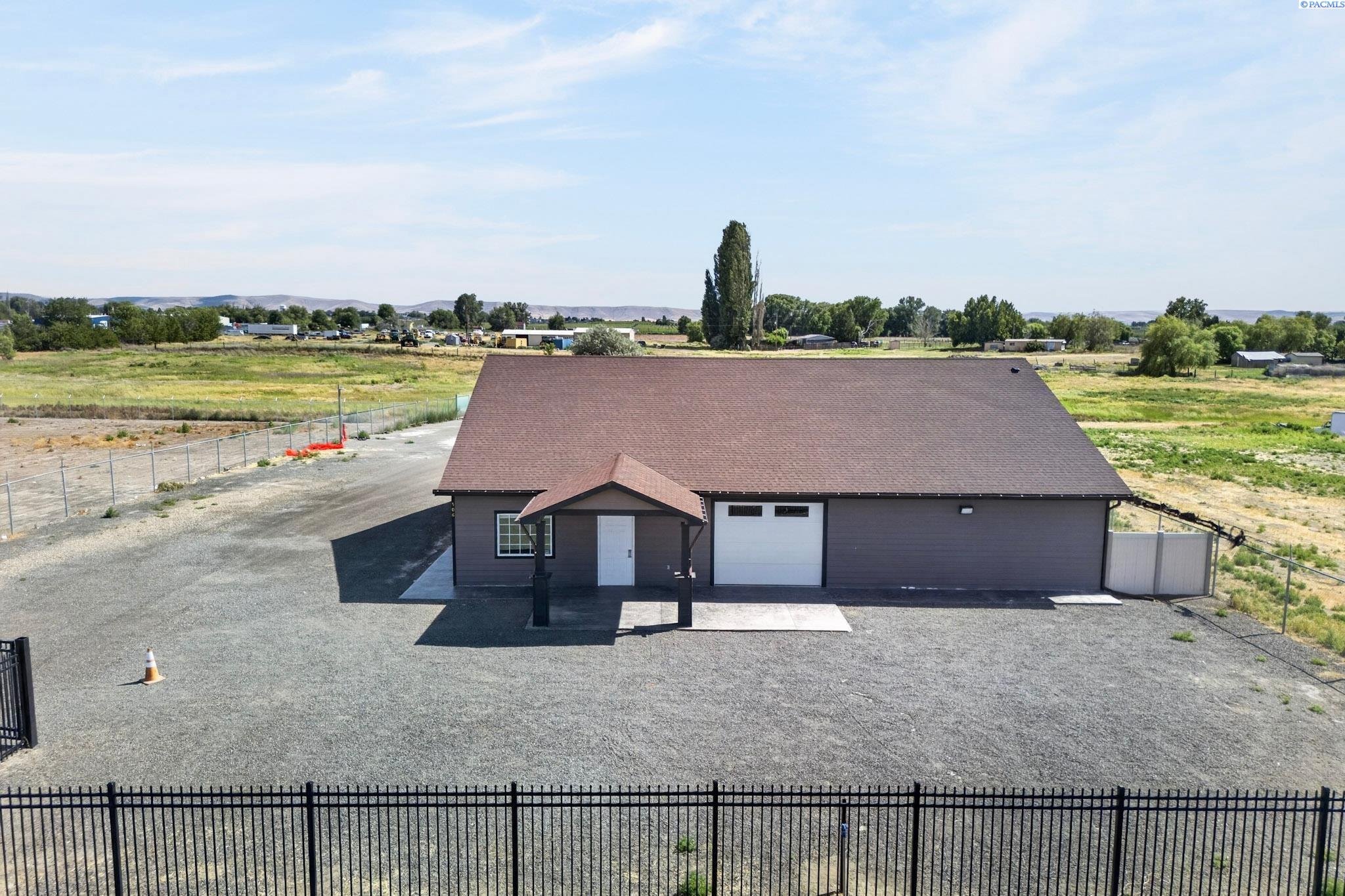 Photo 1 of 26 — 506 E Stover, Grandview, WA 98930