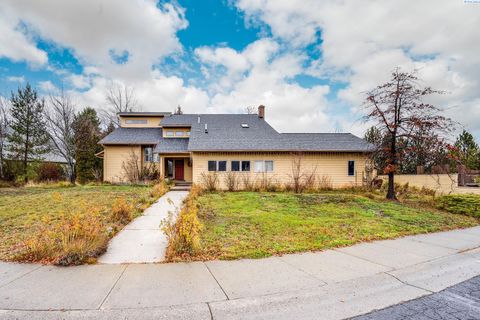 Photo of 1255 SE Sunnymead Way, Pullman, WA 99163 (MLS # 289161)