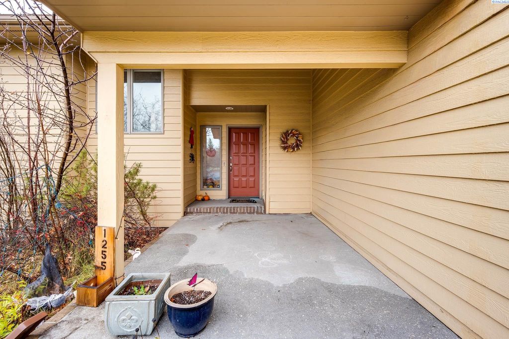 Photo of 1255 SE Sunnymead Way, Pullman, WA 99163 (MLS # 289161)
