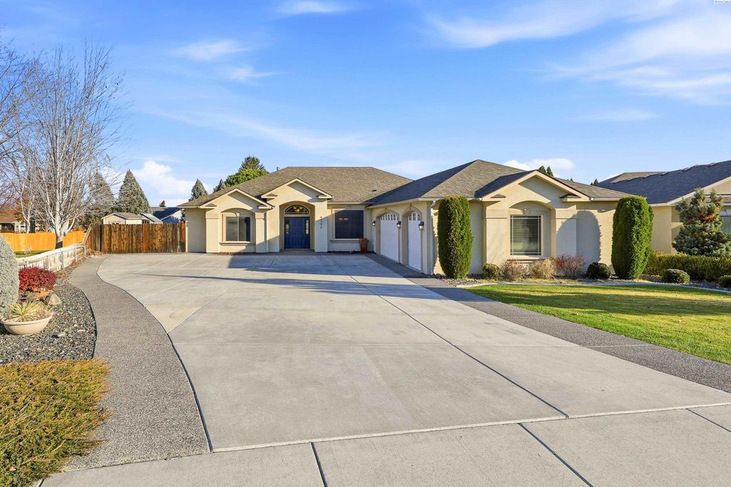 Photo of 4224 Norma Lp Loop, West Richland, WA 99353 (MLS # 289056)