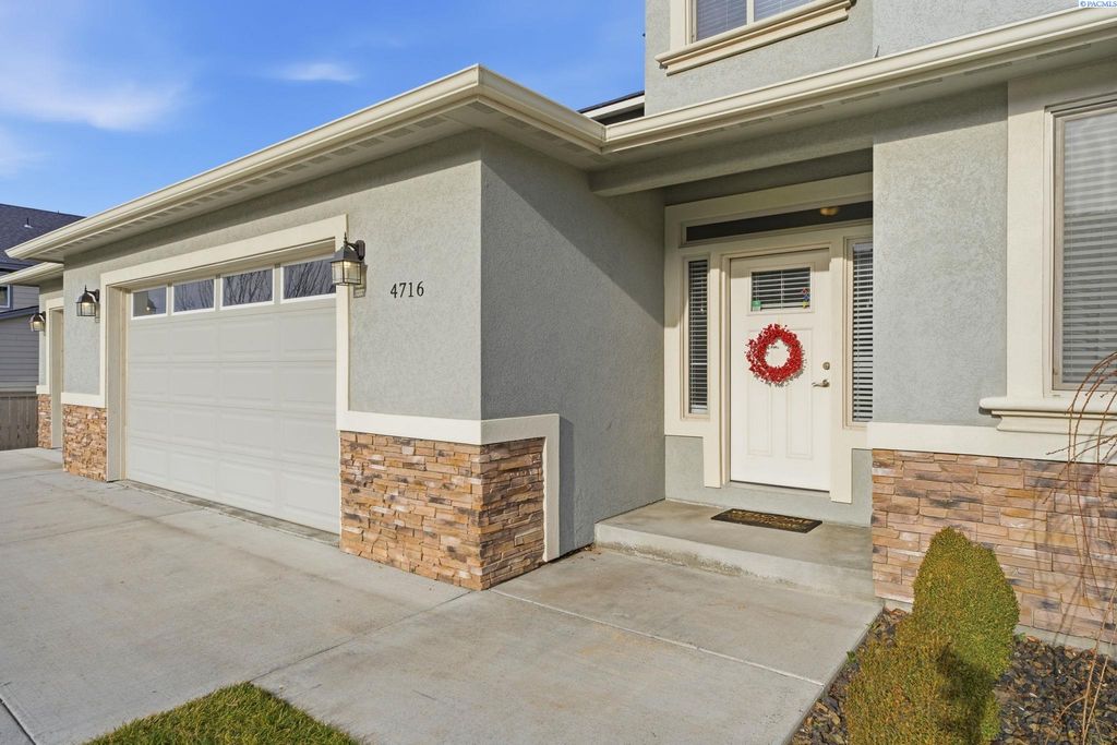 Photo of 4716 Cowlitz Blvd, Kennewick, WA 99338 (MLS # 289841)