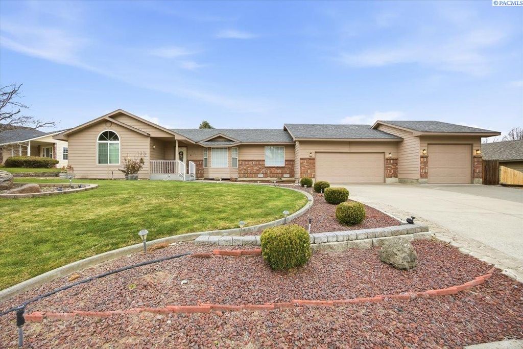 Photo of 3810 S Buntin Loop, Kennewick, WA 99336 (MLS # 291270)